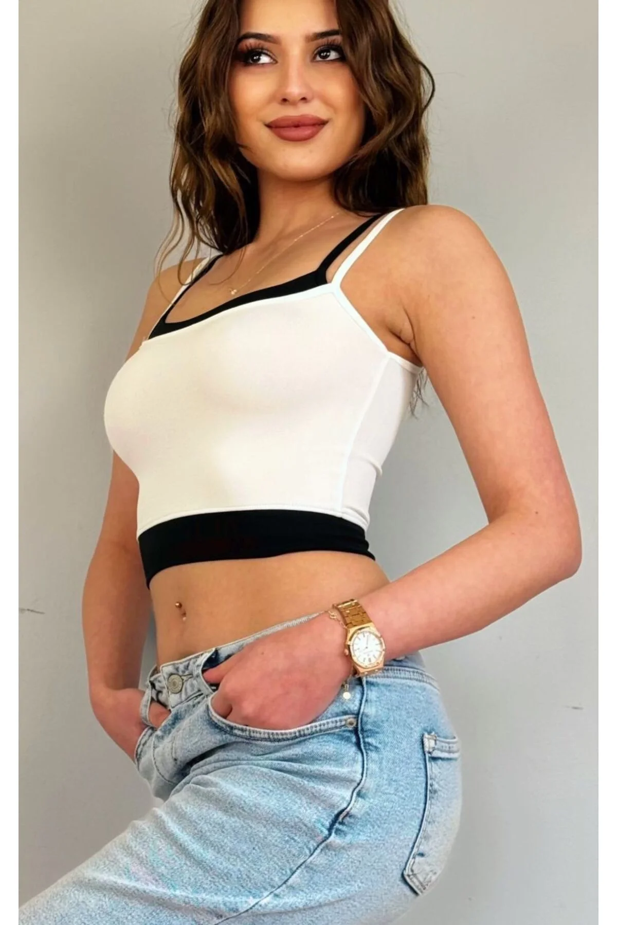 Kadın Kare Yaka Kenarları Kontrast Şeritli Vücudu Saran Kaşkorse Crop Atlet - Beyaz