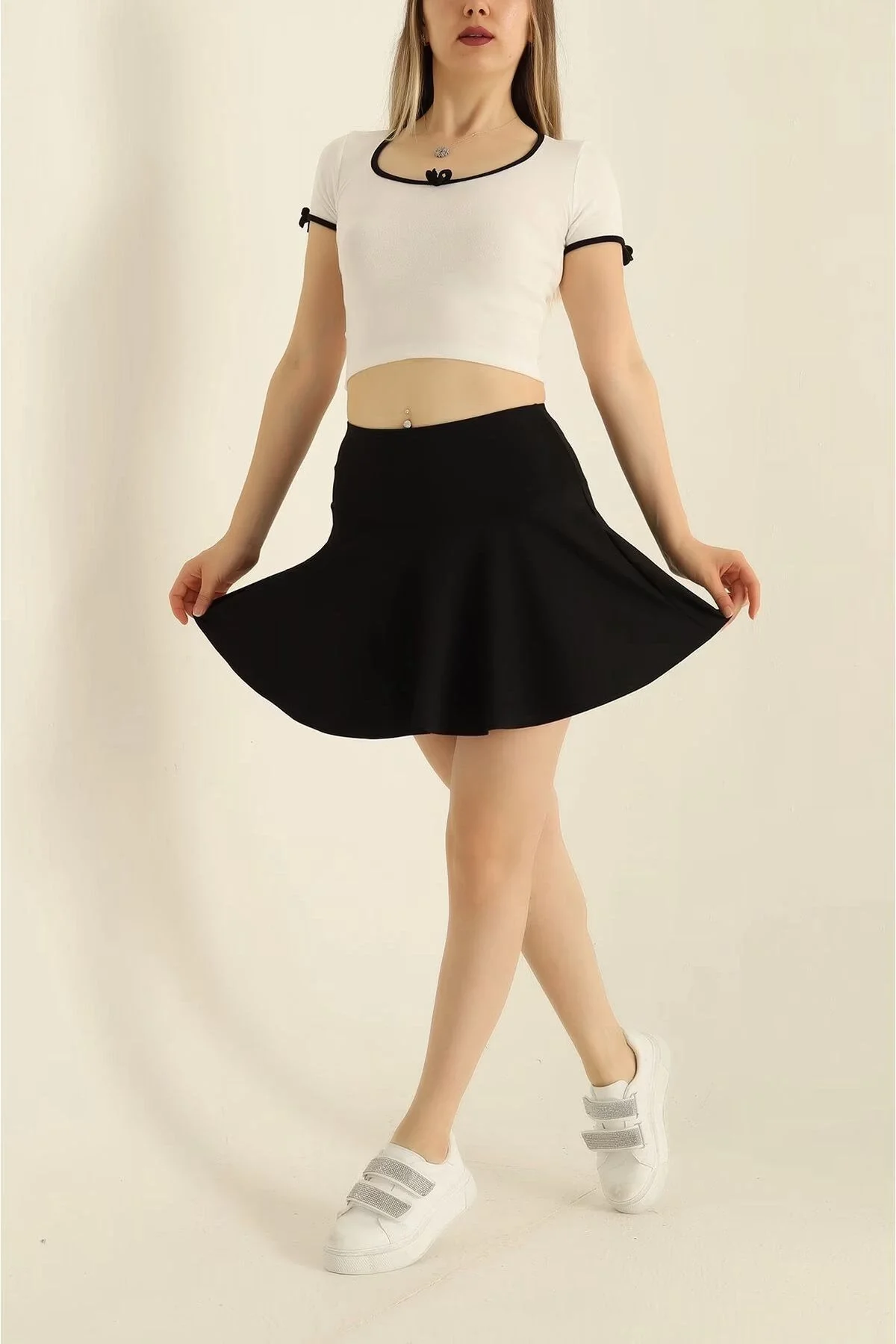 Kadın Yüksek Bel Beli Lastikli Kloş Kesim Dökümlü Mini Tenisçi Şort Etek - Siyah