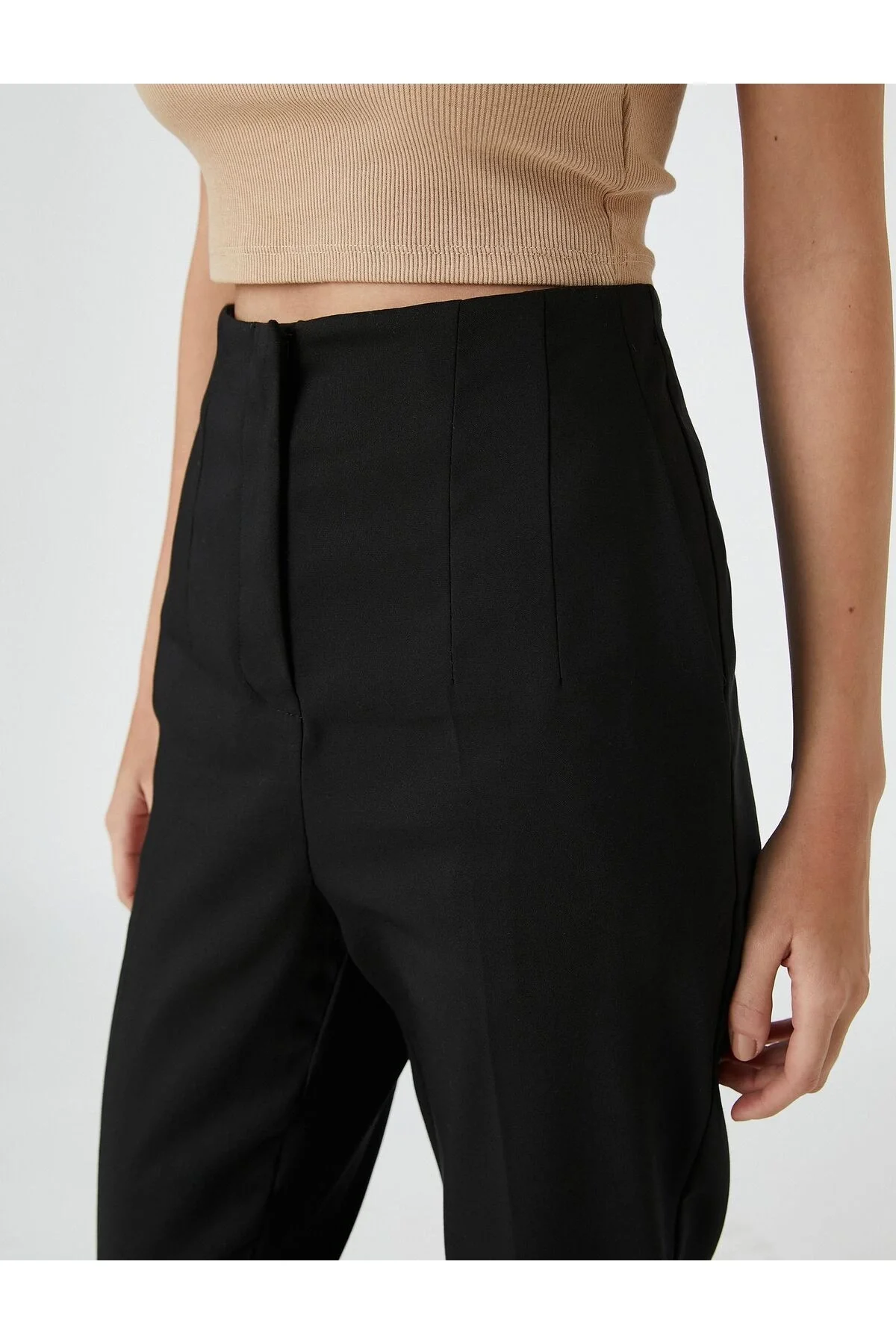 Kadın Yüksek Bel Önü Pens Detaylı Cepli Havuç Kesim Kumaş Pantolon - Siyah