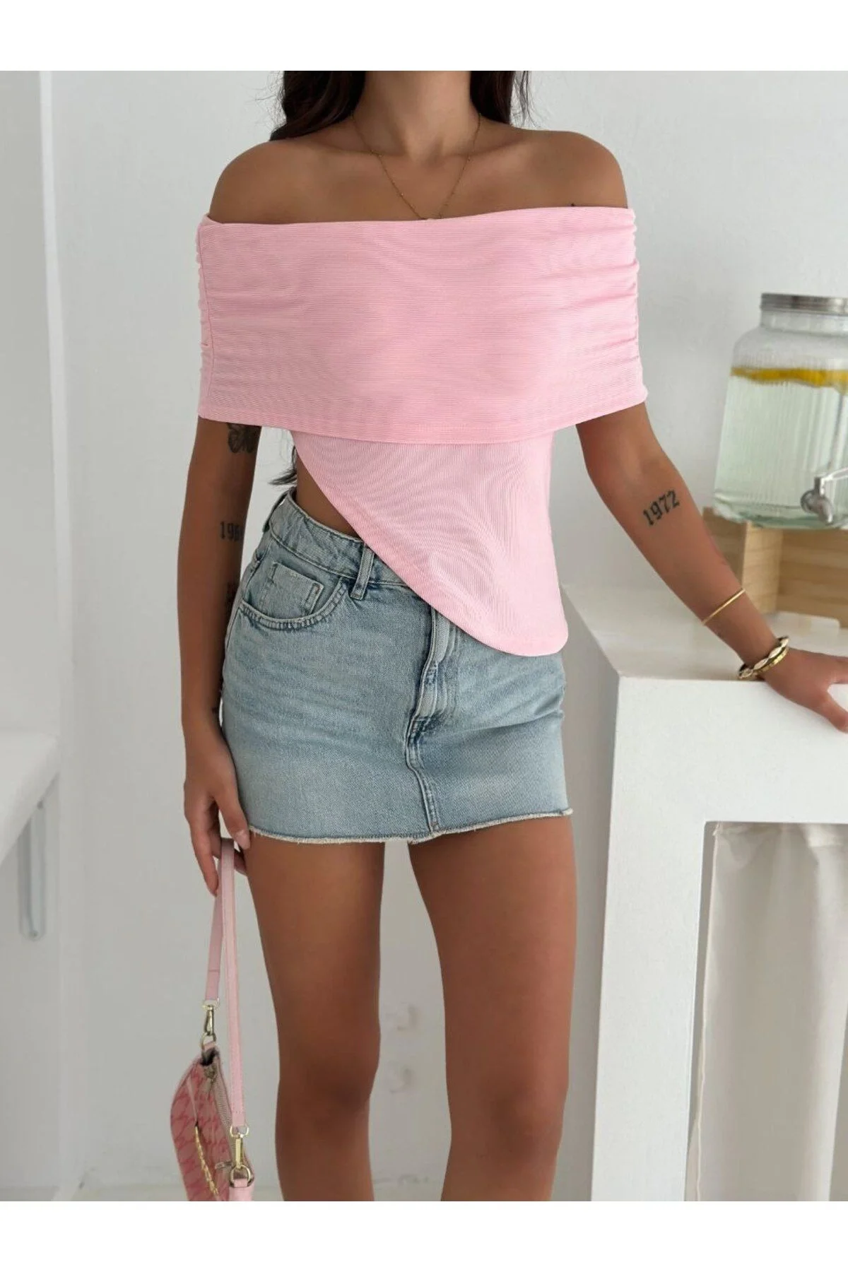 Kadın Pembe Madonna Yaka Asimetrik Kesim Vücudu Saran Ottoman Kumaş Bluz