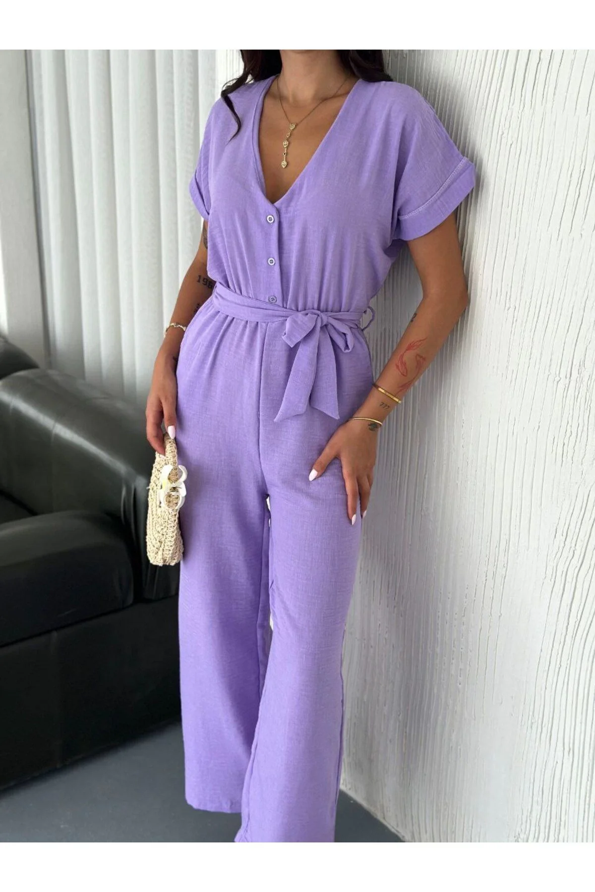 Kadın V Yaka Önden Düğmeli Kısa Kollu Beli Kuşaklı Bürümcük Bol Paça Tulum - Lila
