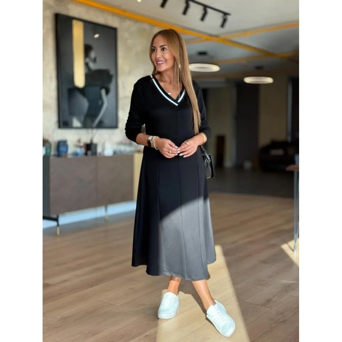 Kadın Siyah Modal Kumaş V Yaka Beyaz Şeritli Uzun Kollu Midi Elbise