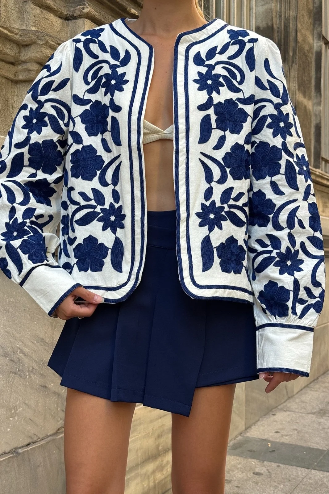 Kadın Ekru Lacivert Çiçek Nakış İşlemeli Biyeli Keten Mevsimlik Ceket