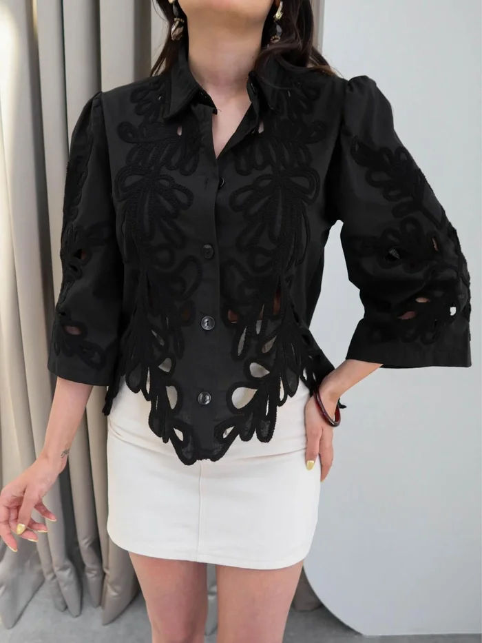 Kadın Siyah Yaprak Desenli Lazer Kesim Nakışlı Fistolu Pamuk Keten Gömlek