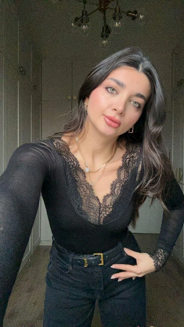 Kadın Siyah V Yaka Dantel Detaylı Uzun Kollu Esnek Viskon Bluz