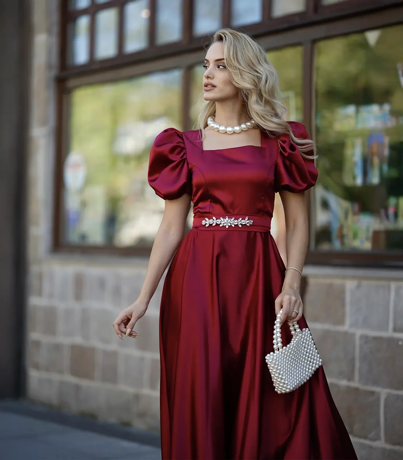 Kadın Bordo Kare Yaka Karpuz Kol Taşlı Kemerli Uzun Saten Abiye Elbise