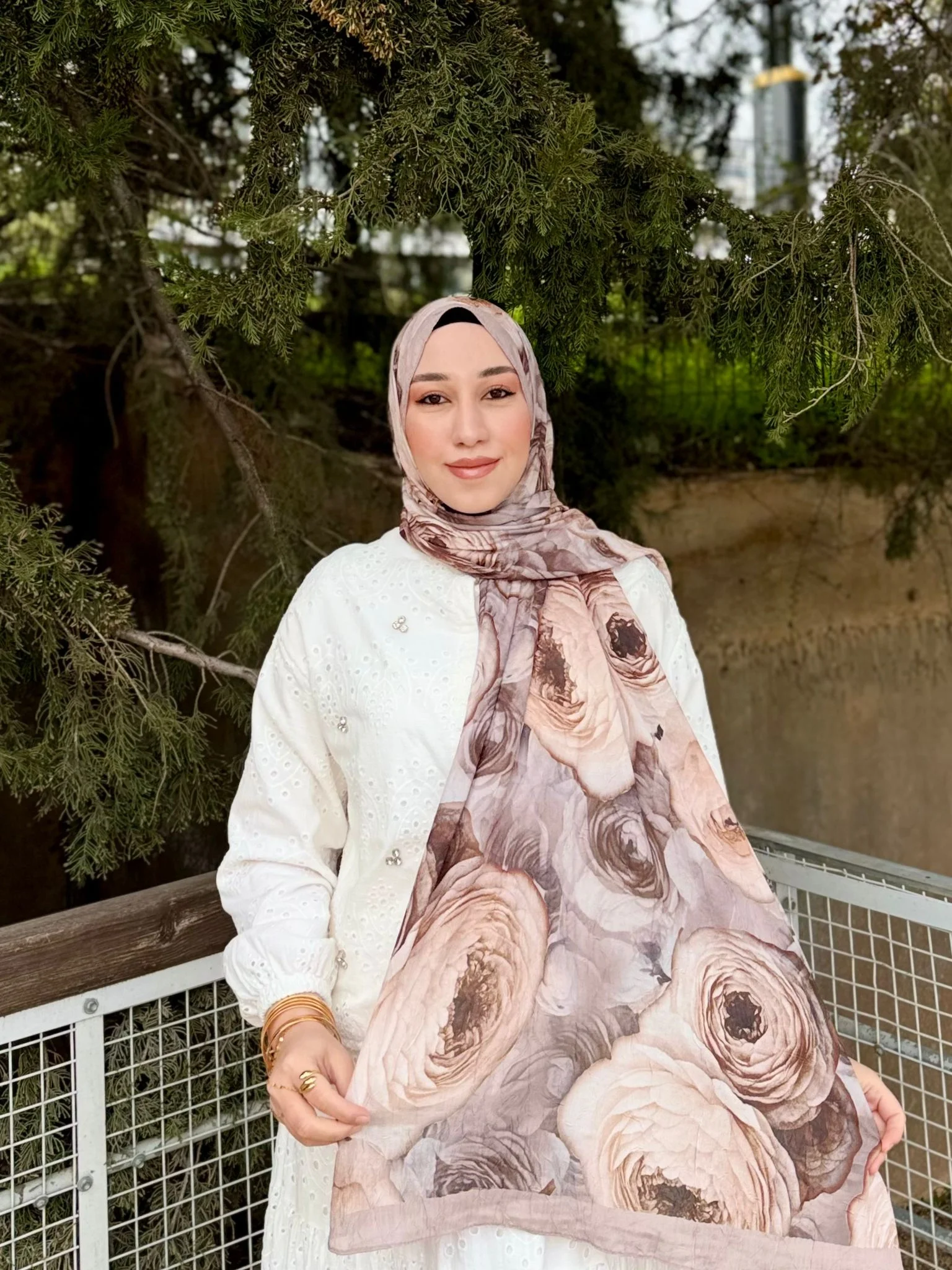 Kadın Bej Gül Desenli Terletmeyen Yumuşak Doğal Bambu Şal