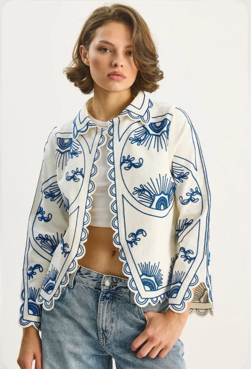 Kadın Ekru Saks Mavi Göz Nakışlı Lazer Kesim Fisto Kenarlı Keten Ceket
