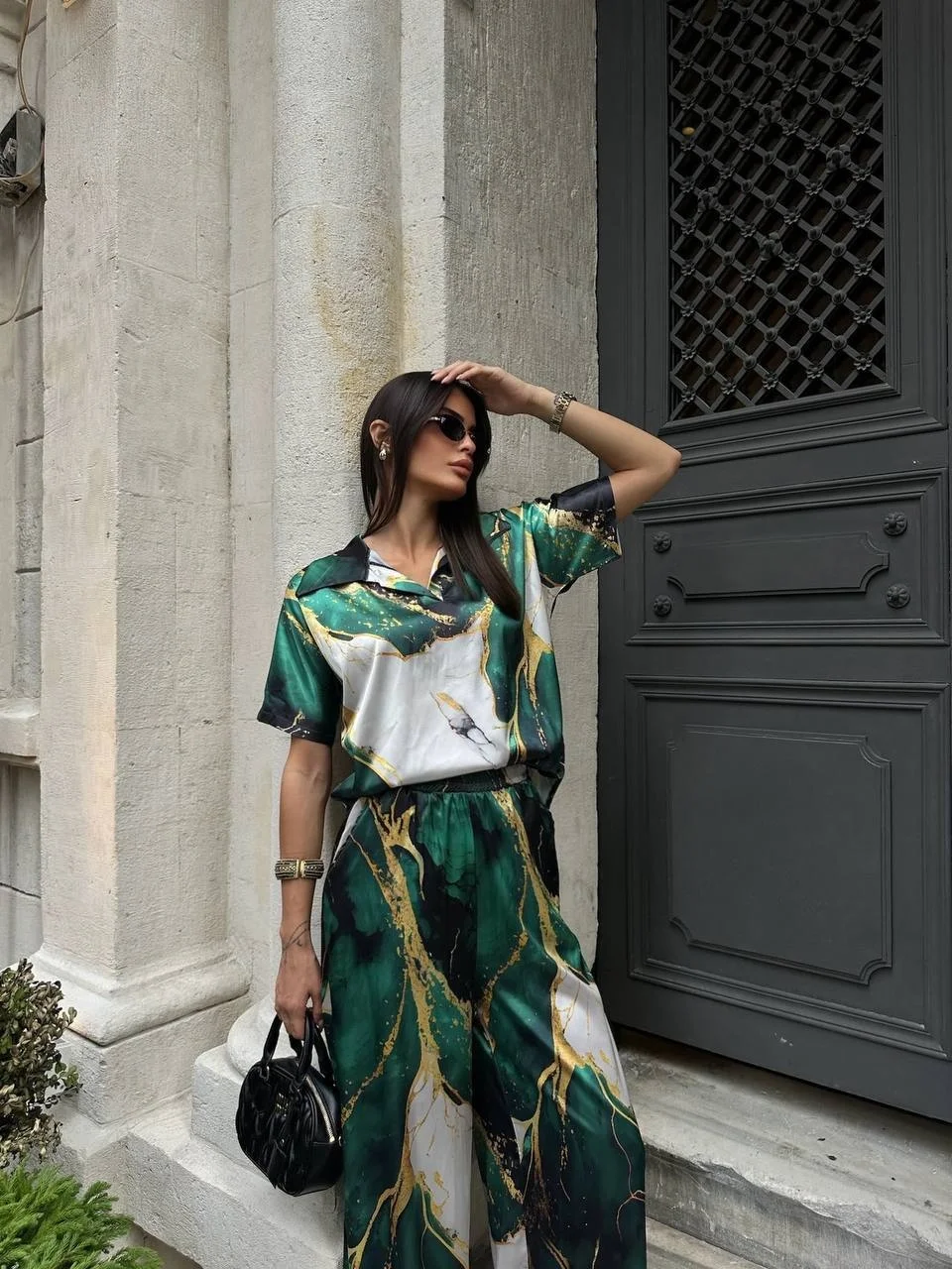 Kadın Zümrüt Yeşil Mermer Desenli Saten Gömlek Pantolon İkili Takım