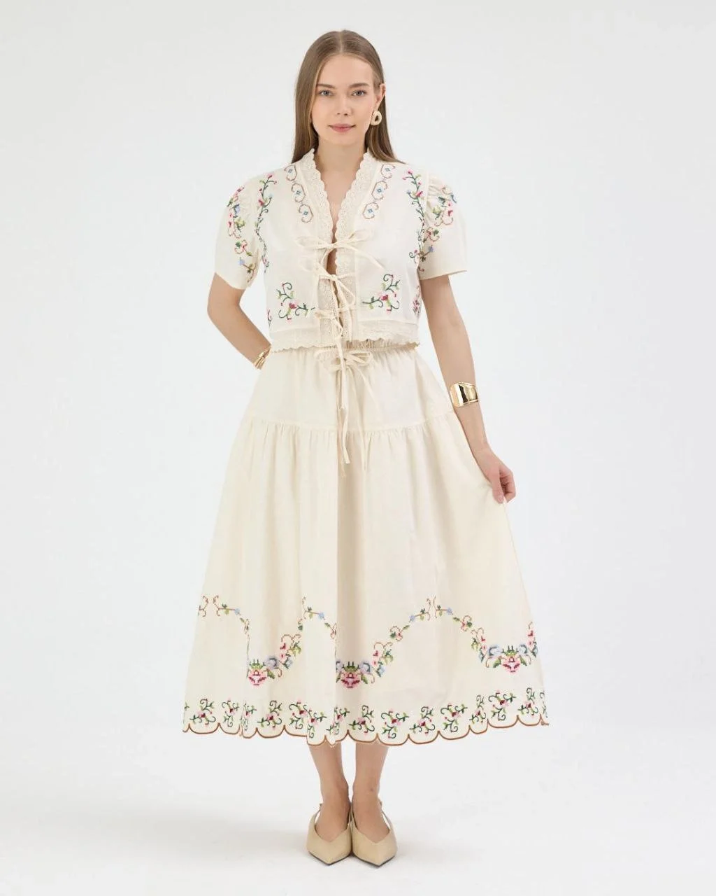 Kadın Ekru Pinterest Keten Renkli Çiçek Nakışlı Önden Bağlamalı Bluz ve Etekli Takım