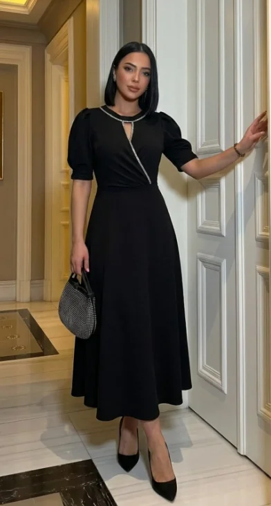 Kadın Siyah Kristal Taşlı Yaka Detaylı Kruvaze Kesim Midi Boy Abiye Elbise