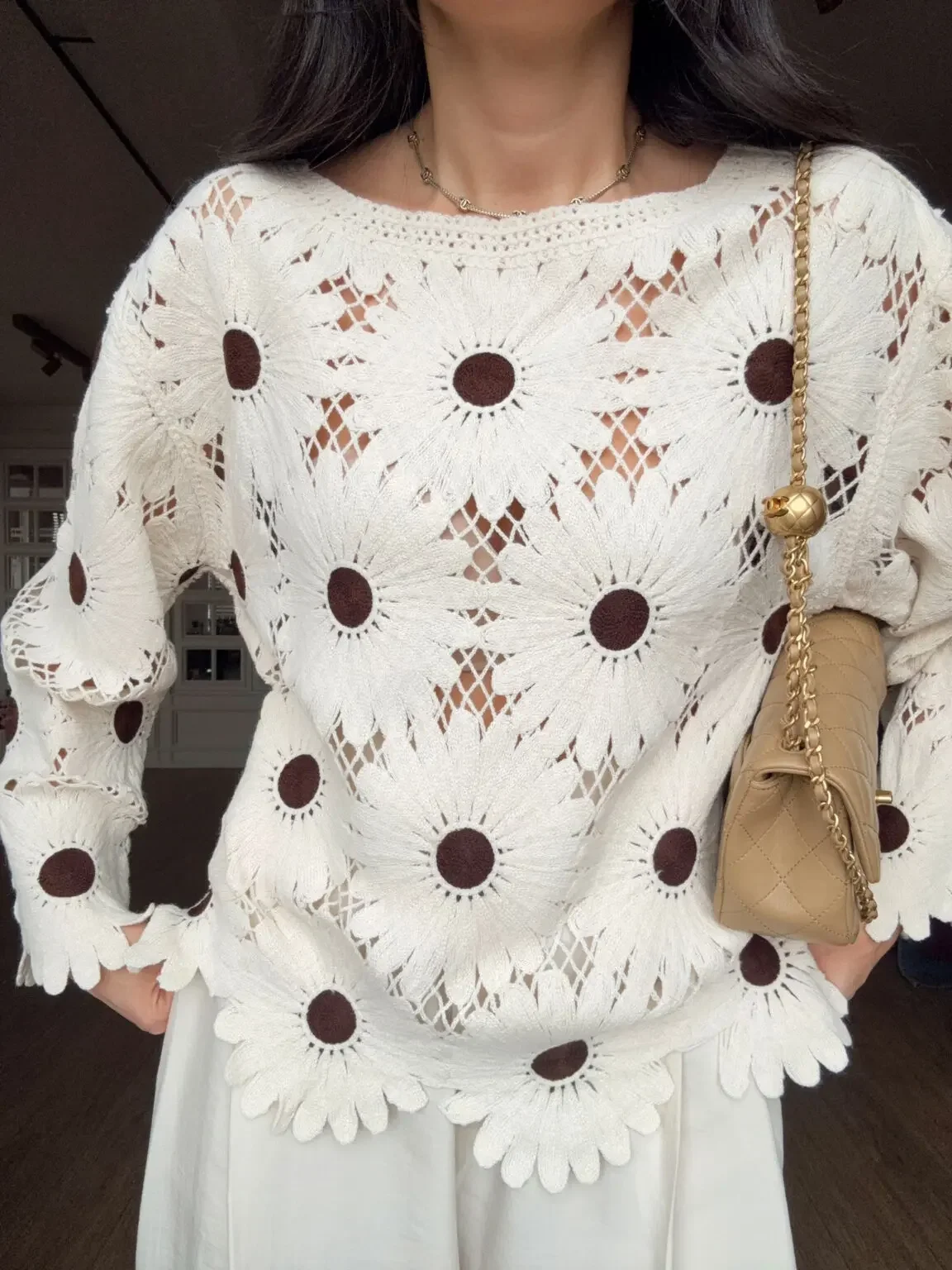 Kadın Ekru Papatya Nakışlı Lazer Kesim Ajurlu Uzun Kollu Bohem Bluz