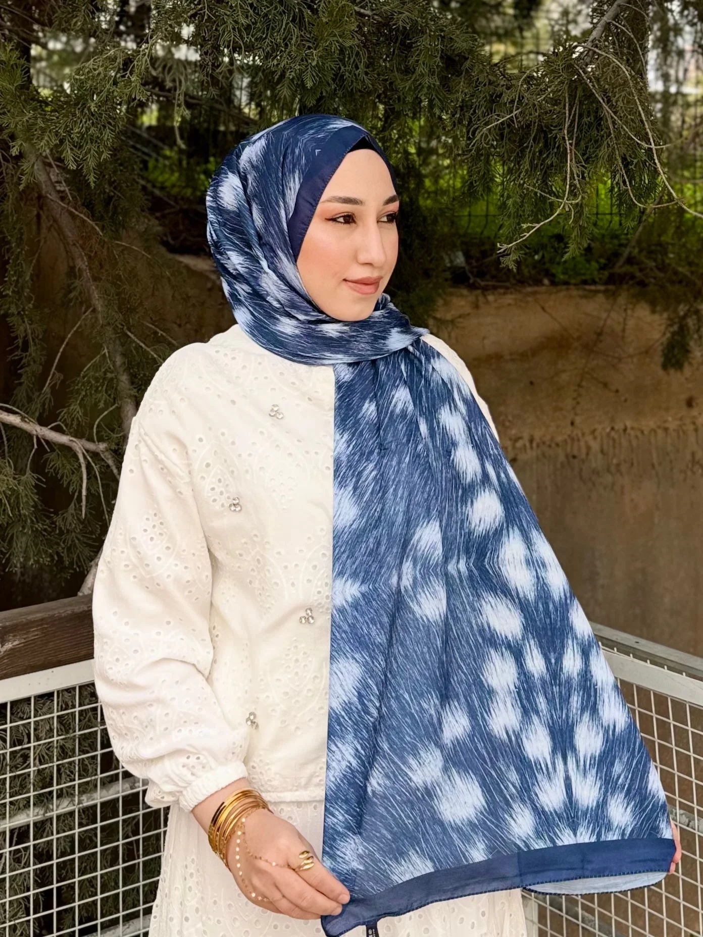 Kadın Lacivert Ekru Fırça Darbesi Desenli Yumuşak Dokulu Pamuklu Soft Şal