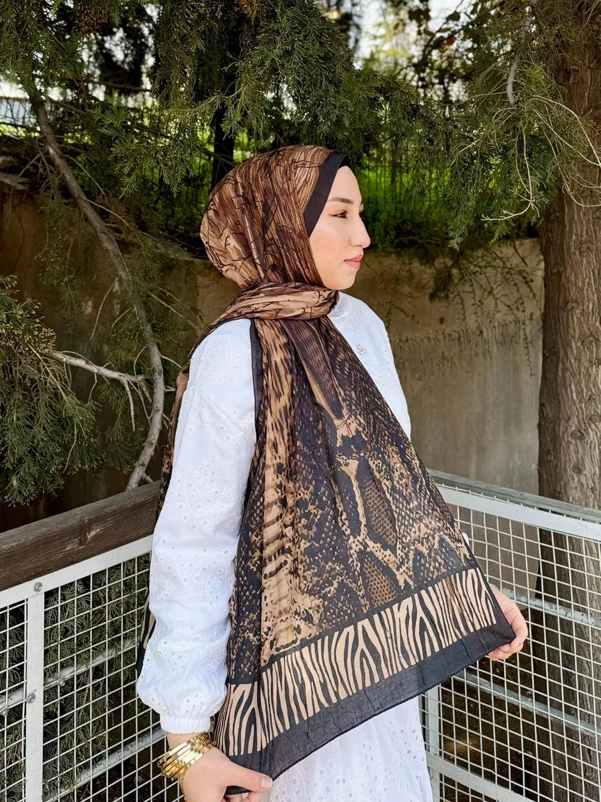 Kadın Kahverengi Karışık Yılan Desenli  Pamuklu Bambu Şal