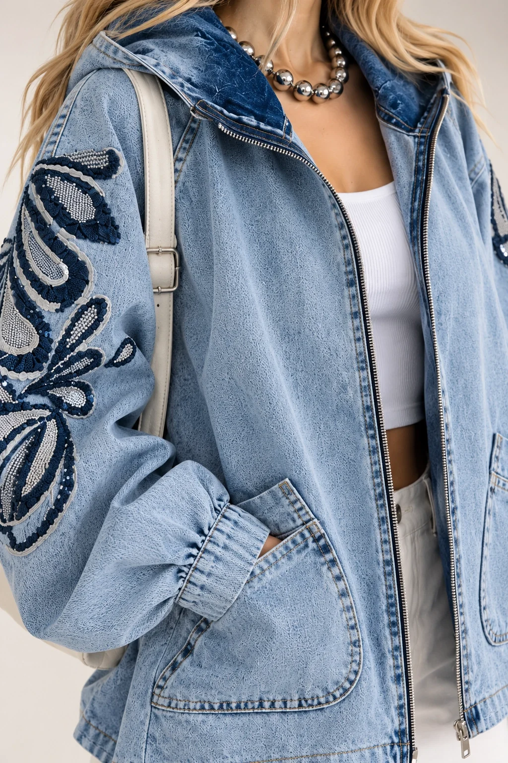Kadın Açık Mavi Kot Pullu Çiçek İşlemeli Kapüşonlu Oversize Kot Ceket