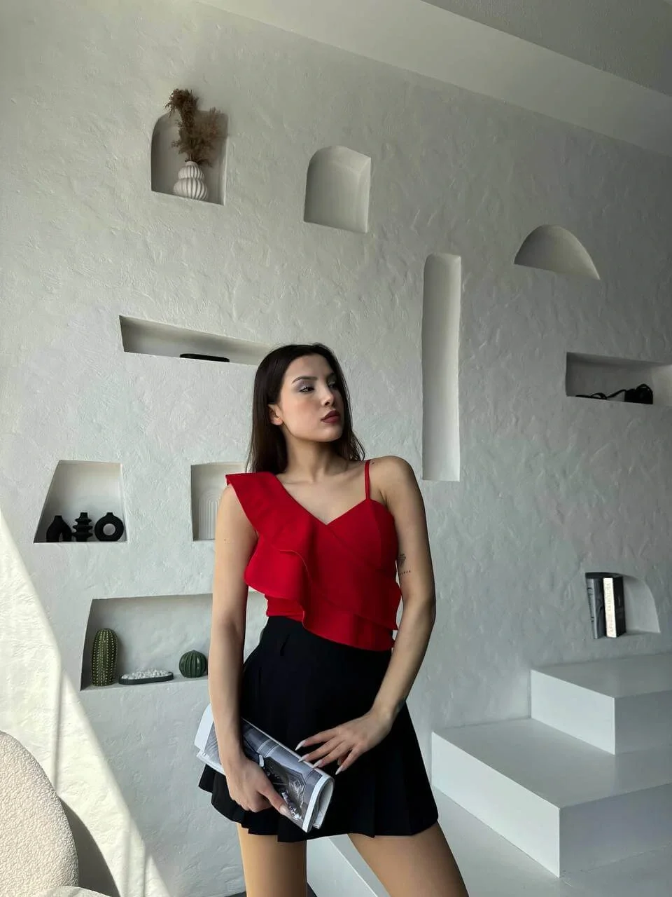 Kadın Kırmızı Tek Omuz Fırfırlı Asimetrik Kesim Dökümlü Crop Büstiyer Bluz