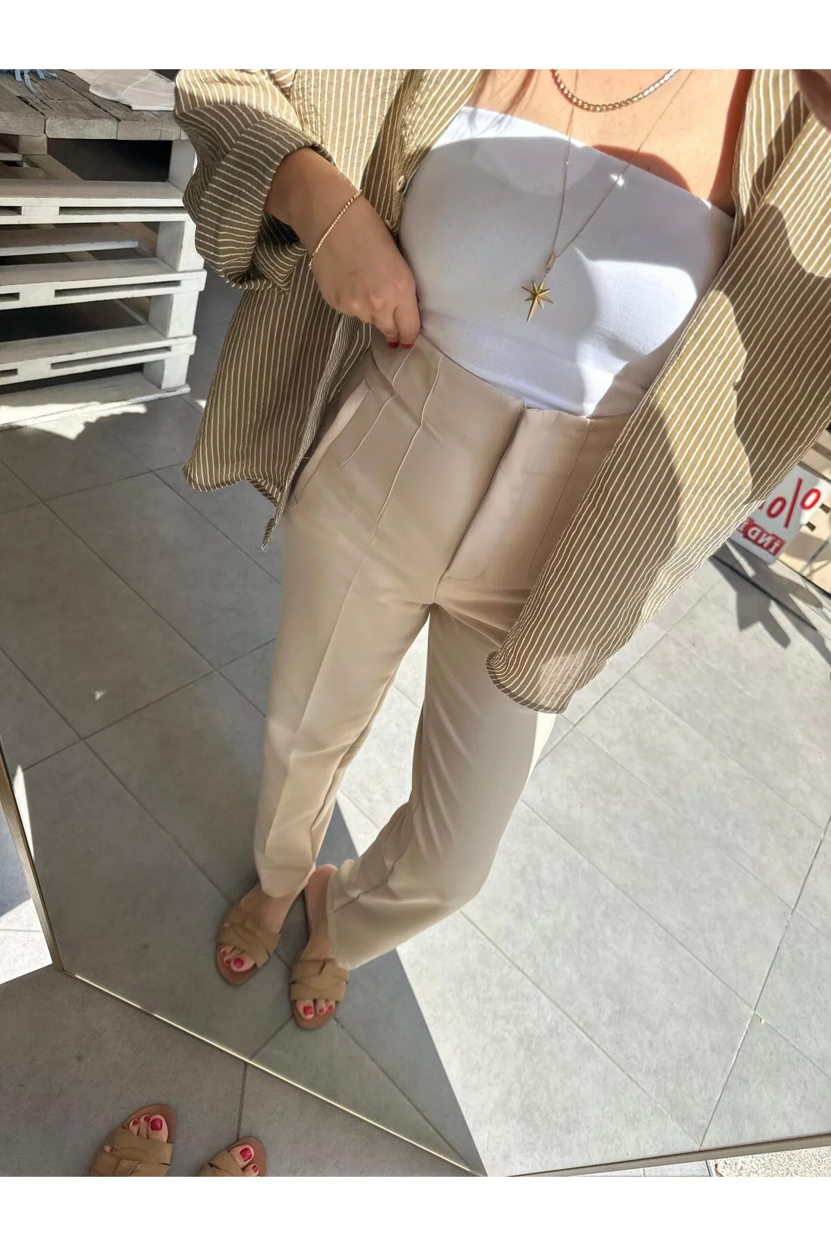 Kadın Taş Rengi Yüksek Bel Pens Detaylı Bilek Boy Havuç Kesim Tok Kumaş Pantolon Slim Fit ( Esnek Değildir )