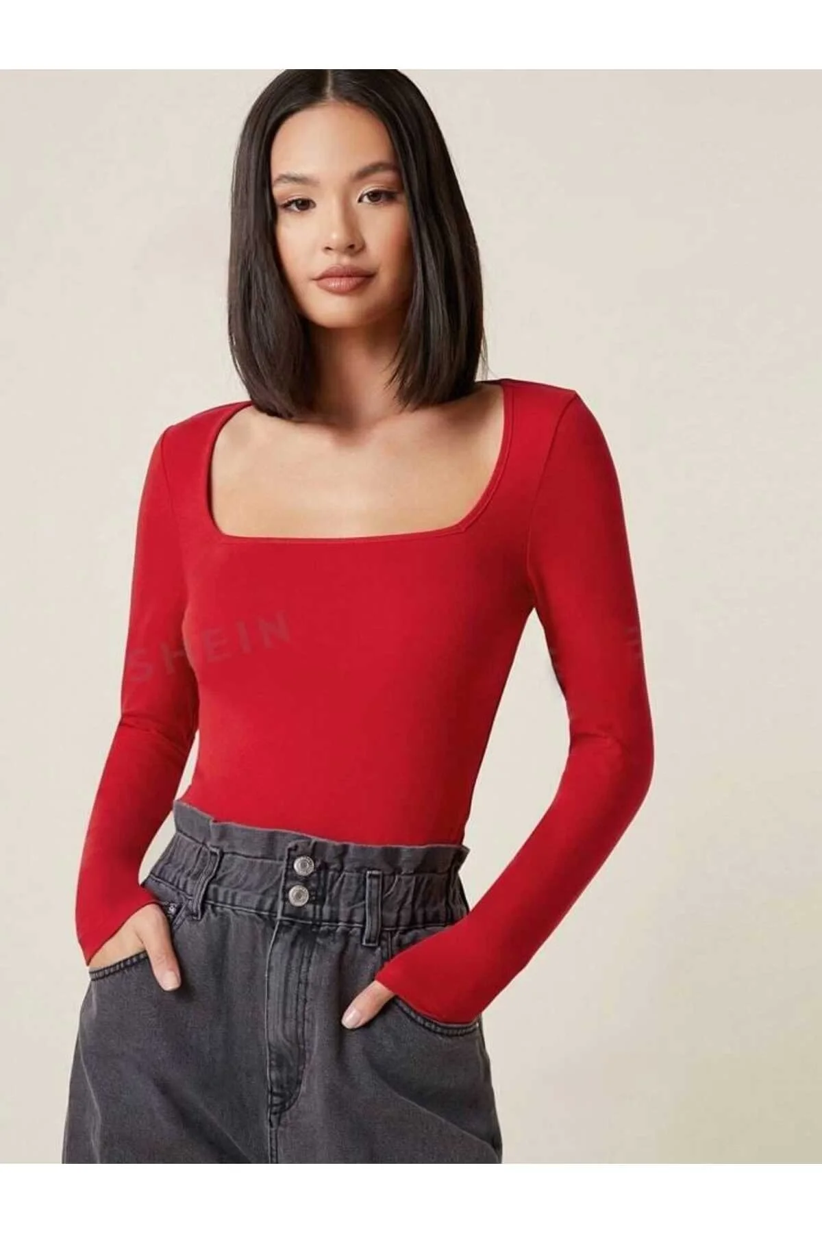 Kadın Kırmızı Kare Yaka Uzun Kollu Vücudu Saran İpek Jarse Kumaş Basic Bluz Badic