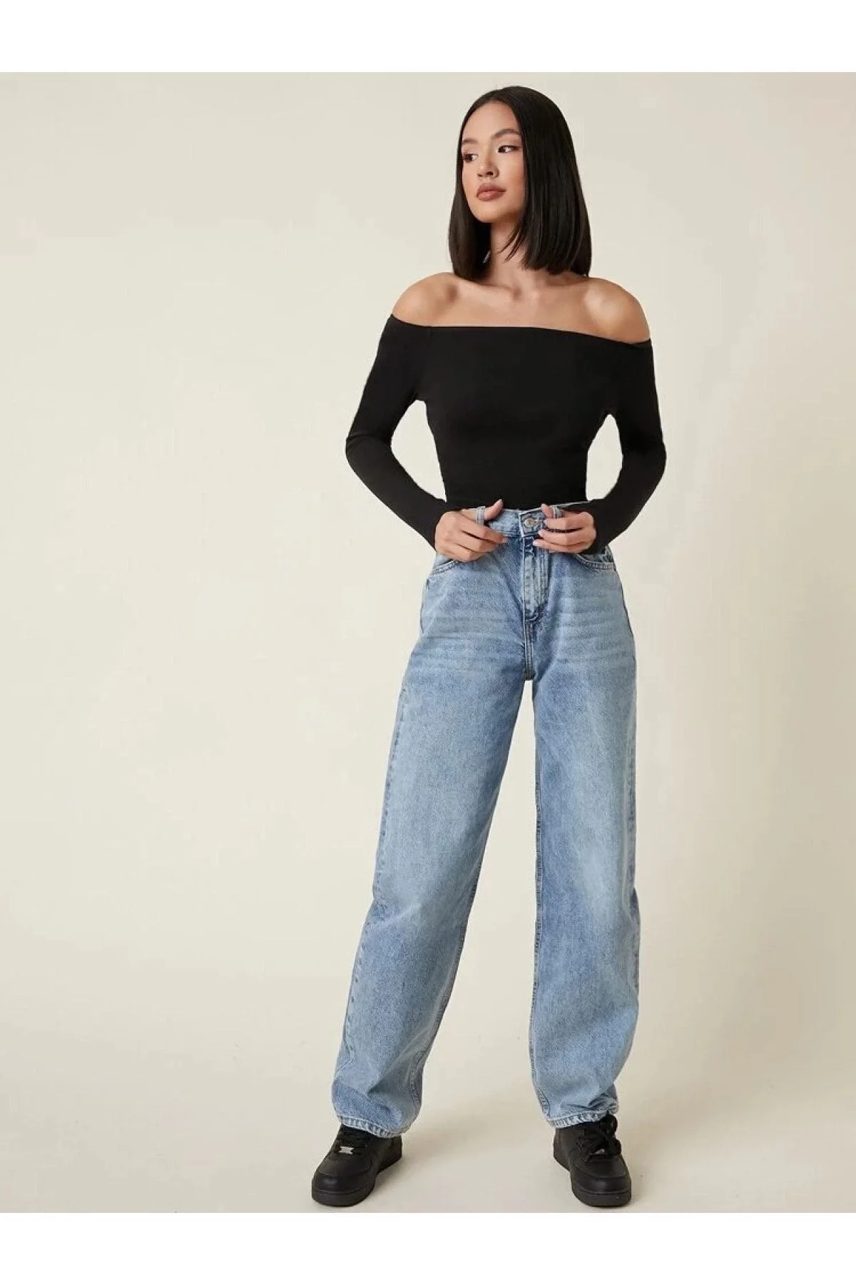 Kadın Siyah Madonna Yaka Uzun Kollu Çift Katlı Sandy Kumaş Crop Bluz