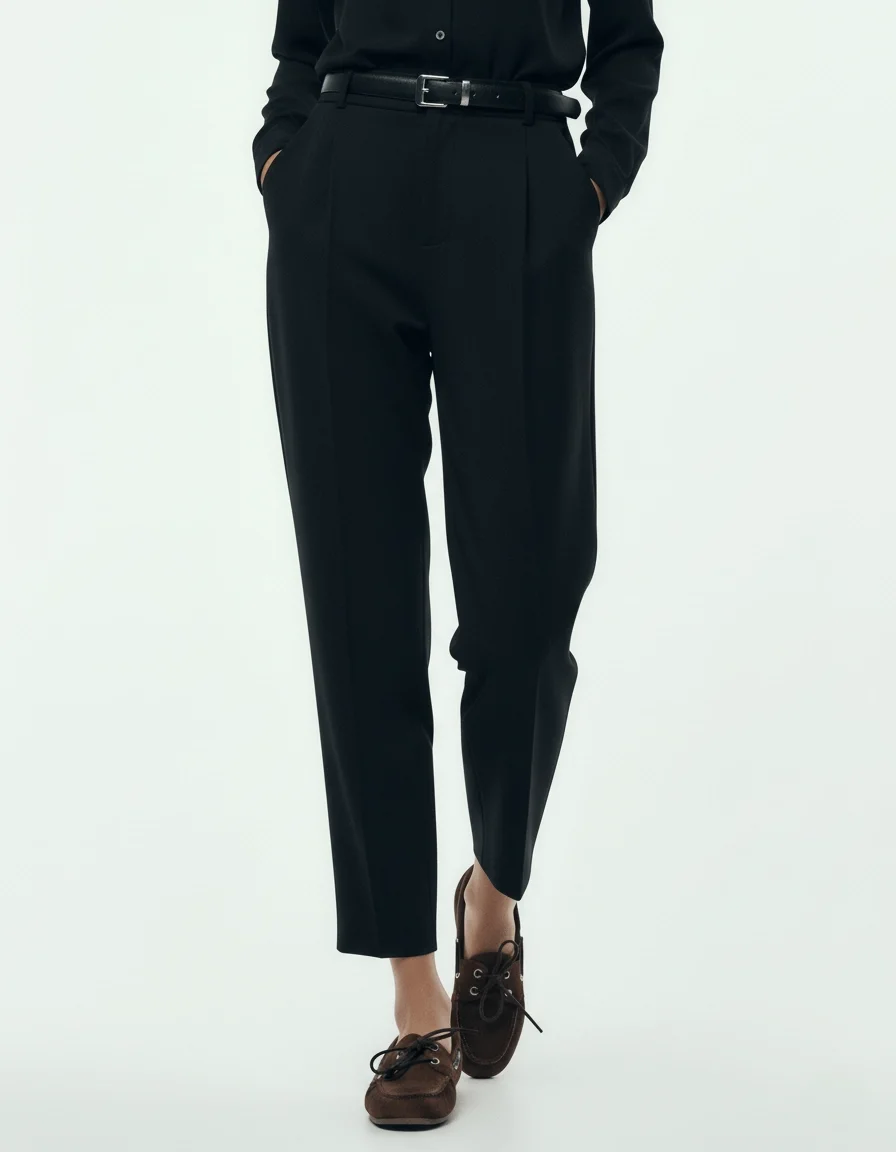 Kadın Siyah Yüksek Bel Kemerli Pens Detaylı Havuç Kesim Klasik Kumaş Pantolon