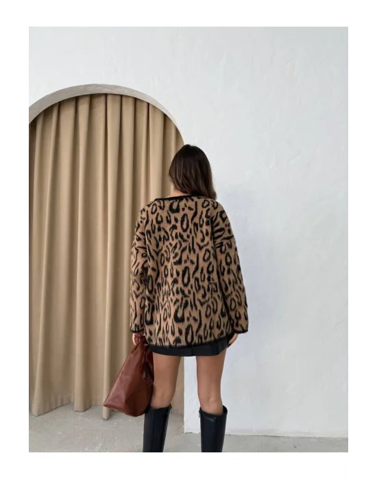 Kadın Krem-kahve Düğmeli Uzun Leopar Desenli Kalın Yumoş Peluş Şardonlu Kışlık Triko Hırka