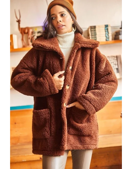 Kadın Kahverengi Oversize Düğmeli Cepli Kuzu Peluş Kürklü Kapüşonlu Kaban Mont