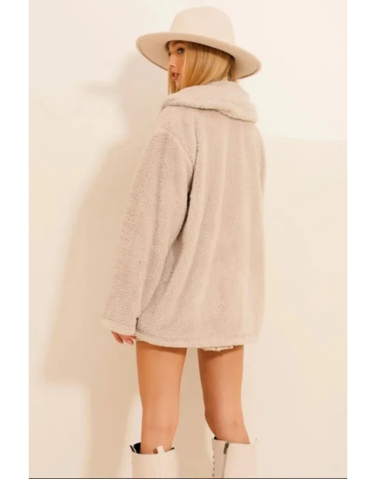 Kadın Bej Oversize Düğmeli Cepli Kuzu Peluş Kürklü Kapüşonlu Kaban Mont