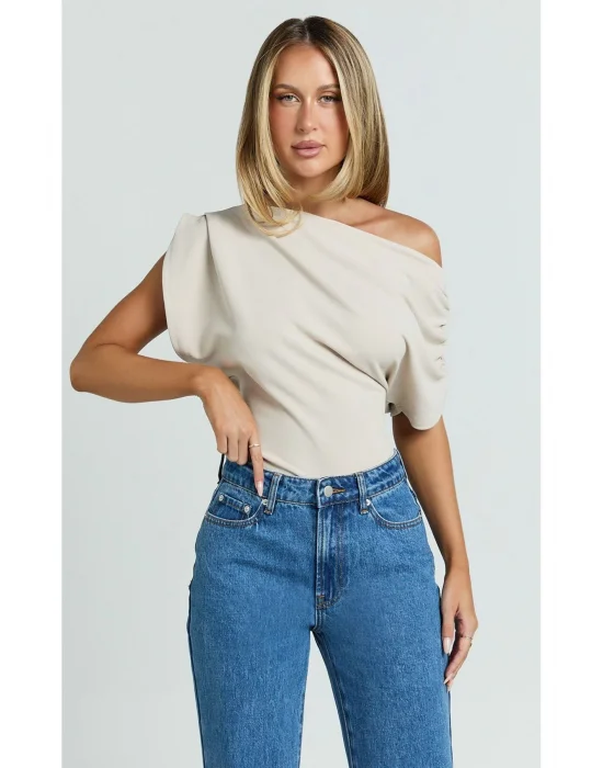 Omzu Düşük Asimetrik Yaka Bluz