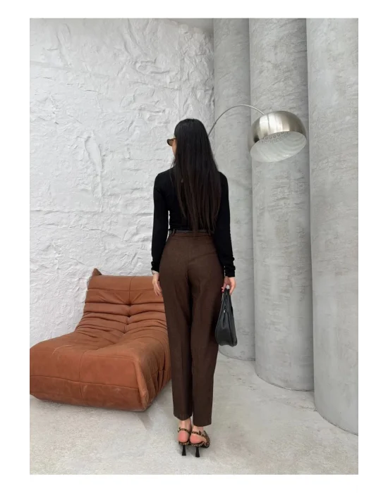 Kadın Yüksek Bel Straight Havuç Kesim Pileli Kemerli Kumaş Pantolon, Şıklığın Yeni Adı