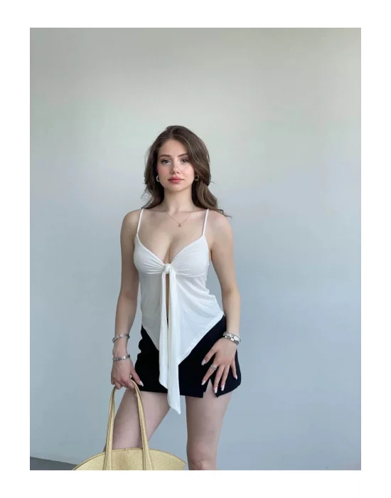 Önü Fiyonk Bağlamalı Asimetrik Askılı Crop Bluz