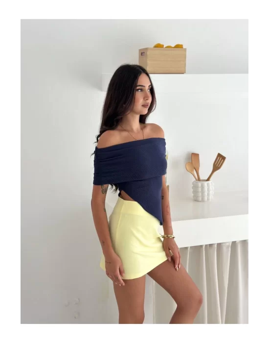 Kadın Asimetrik Kesim Straplez Yaka Ottoman Kumaş Crop Bluz