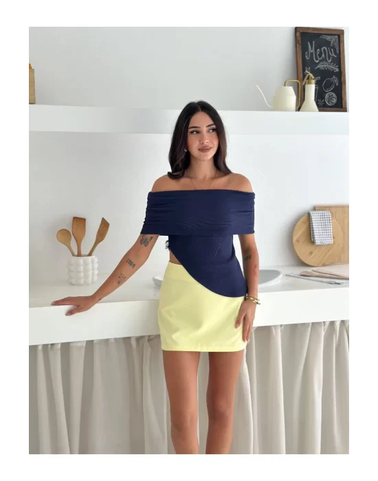 Kadın Asimetrik Kesim Straplez Yaka Ottoman Kumaş Crop Bluz