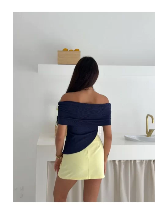Kadın Asimetrik Kesim Straplez Yaka Ottoman Kumaş Crop Bluz