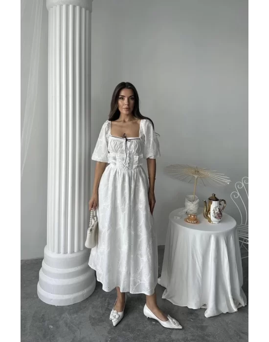 Beyaz Dantel Detaylı Brode Elbise