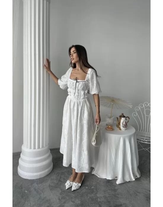 Beyaz Dantel Detaylı Brode Elbise