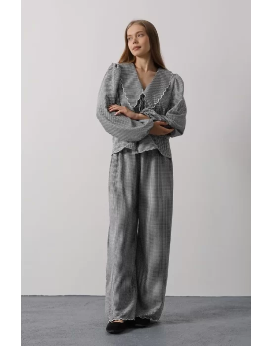 İşlemeli Bebe Yakalı Pantolon Takım - Siyah
