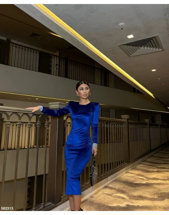 Kadın Bisiklet Yaka Vatkalı Manşet Detay Kadife Kumaş Midi Boy Elbise