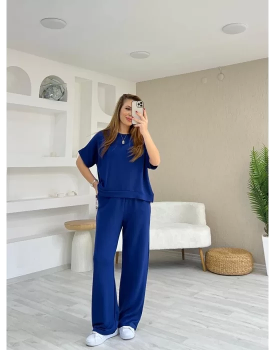Kadın Modal Kumaş V Yaka Tişört Ve Bol Kesim Pantolon Ikili Takım