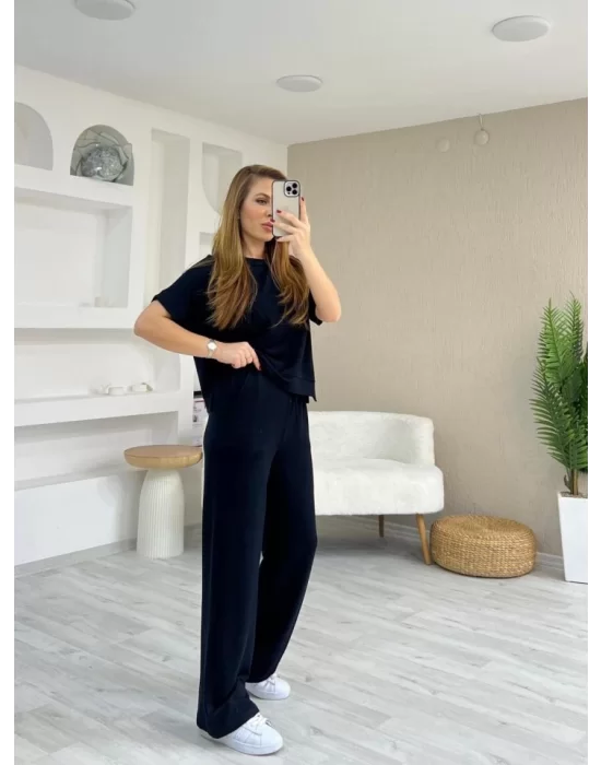 Kadın Modal Kumaş V Yaka Tişört Ve Bol Kesim Pantolon Ikili Takım