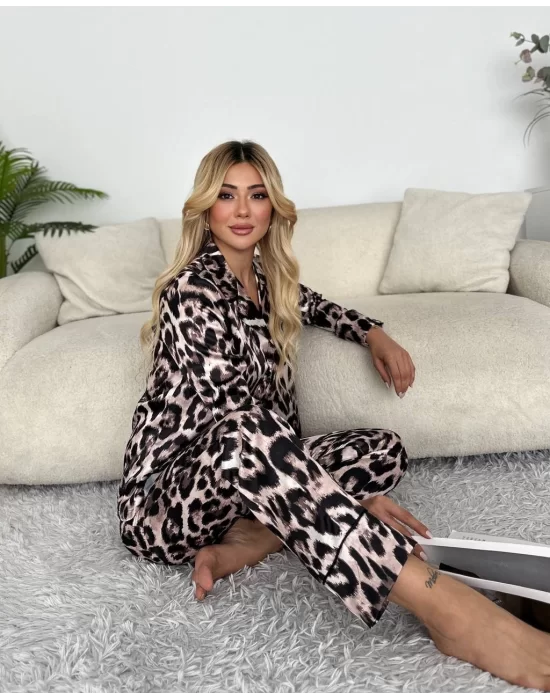 Kadın Saten Kumaş Düğme Detaylı Desenli Pijama Takımı