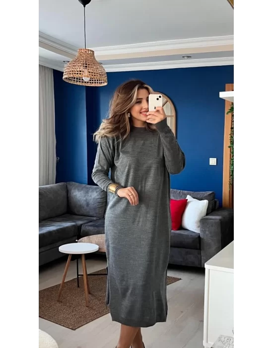 Kadın Uzun Kollu Bisiklet Yaka Yırtmaç Detay Triko Midi Boy Elbise