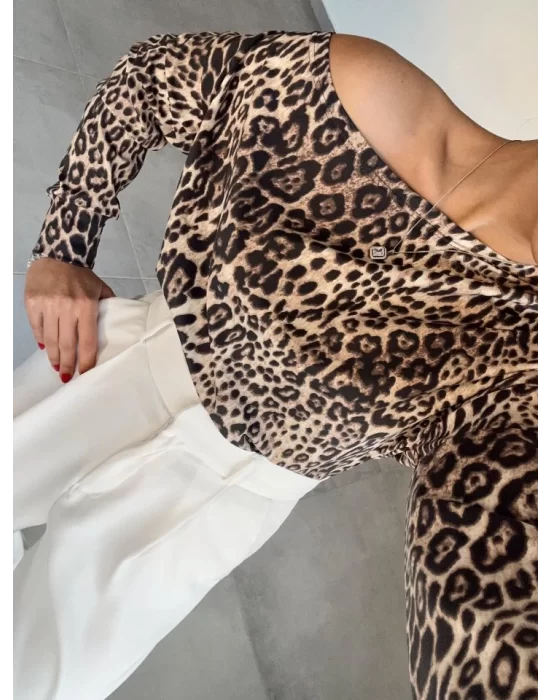Kadın Uzun Kollu Kayık Yaka Detay Leopar Desen Bluz
