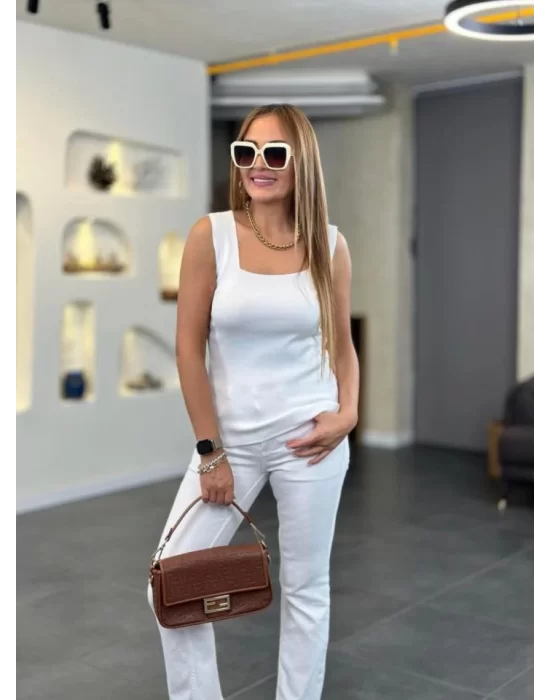 Kare Yaka Kalın Askılı Beyaz Triko Bluz