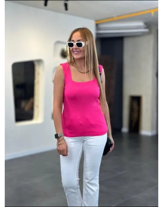 Kare Yaka Kalın Askılı Beyaz Triko Bluz