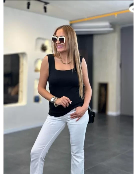 Kare Yaka Kalın Askılı Beyaz Triko Bluz