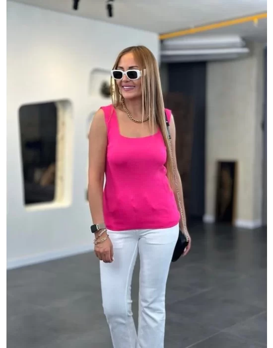 Kare Yaka Kalın Askılı Beyaz Triko Bluz