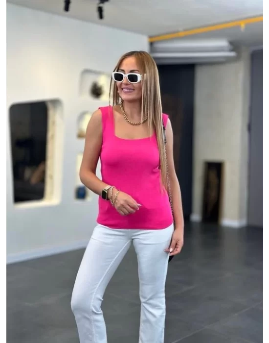 Kare Yaka Kalın Askılı Beyaz Triko Bluz