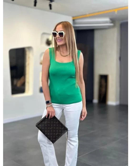 Kare Yaka Kalın Askılı Beyaz Triko Bluz