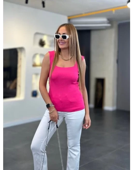 Kare Yaka Kalın Askılı Beyaz Triko Bluz