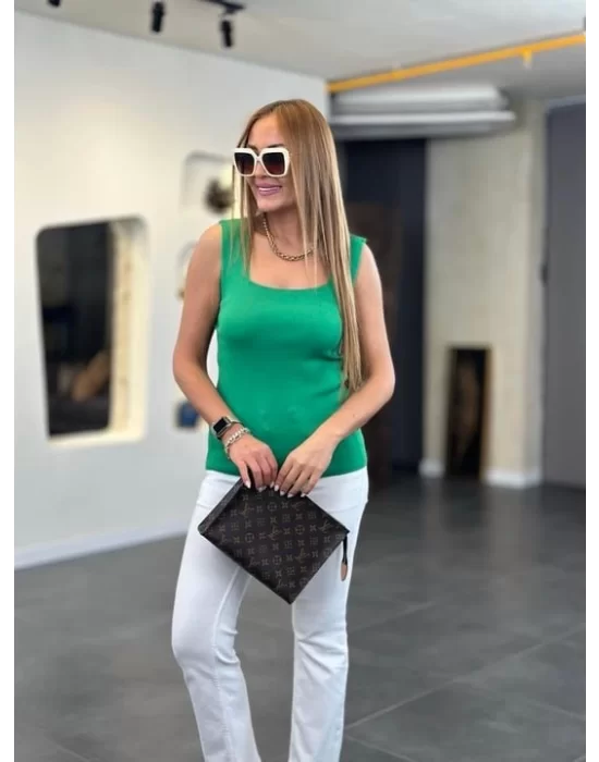 Kare Yaka Kalın Askılı Beyaz Triko Bluz